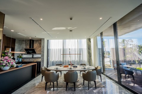 HÉ LỘ NHỮNG HÌNH ẢNH ĐẦU TIÊN BÊN TRONG VILLA ĐÁNG SỐNG ONE RIVER